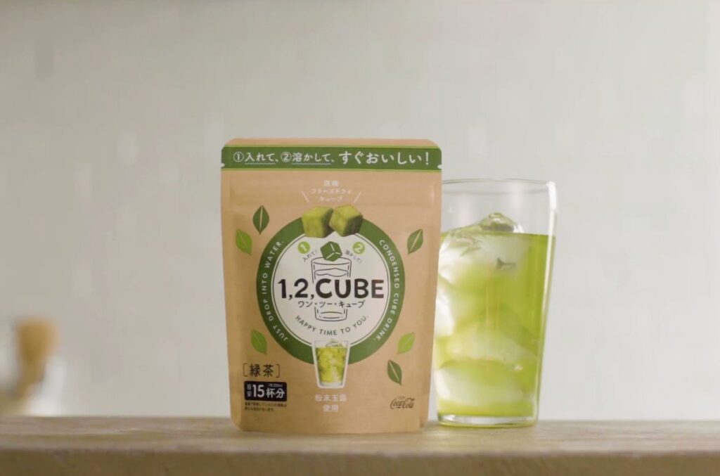 Coca-Cola Japan přichází se zeleným čajem v kostkách "1, 2, Cube" 2