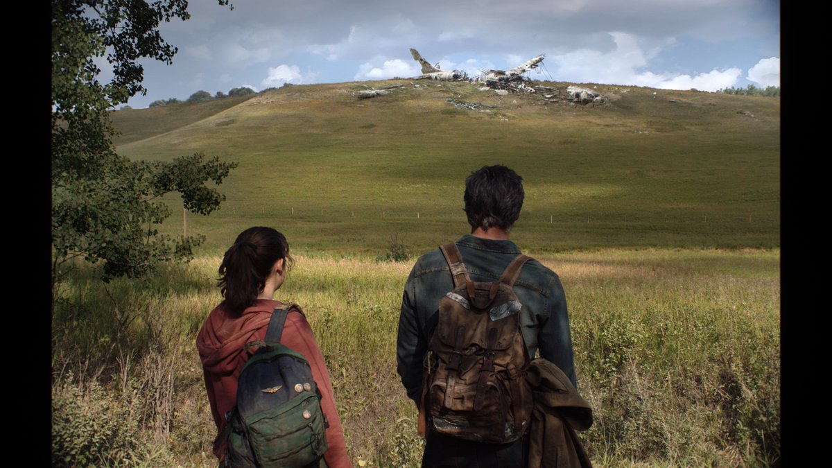 První oficiální fotka ze seriálu The Last of Us je venku. Jsou na ní Joel a Ellie 1