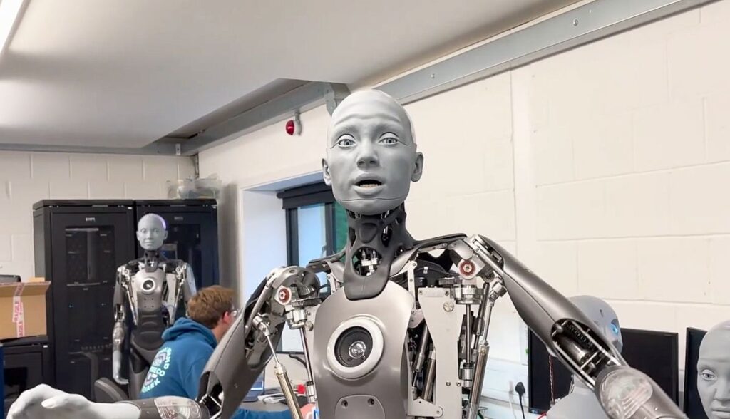 Humanoidní robot Ameca předvádí realistické výrazy v obličeji 2